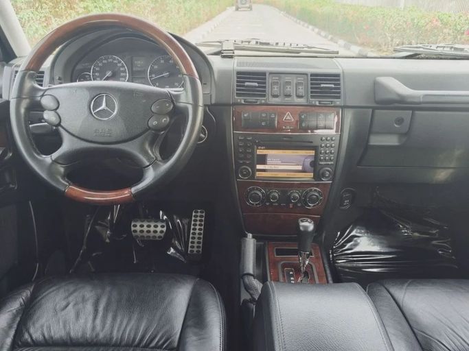 Used Mercedes-Benz G-Class 550 II (W463) Facelift 2, 5.5 l, 2009 in Dubai by Lahbab Motors, White color. Japanese Specs | AUTO.AE