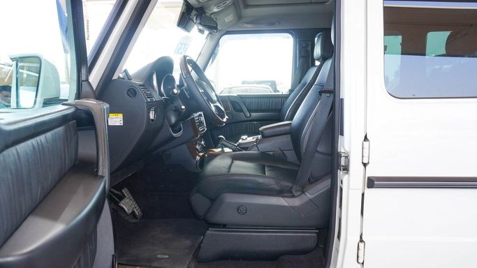 Подержанный Mercedes-Benz G-Class 550 II (W463) Рестайлинг 4, 4.0 л, 2015 в Дубае от Ibitisam Motors Белый цвет.  | AUTO.AE