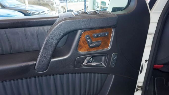 Подержанный Mercedes-Benz G-Class 550 II (W463) Рестайлинг 4, 4.0 л, 2015 в Дубае от Ibitisam Motors Белый цвет.  | AUTO.AE