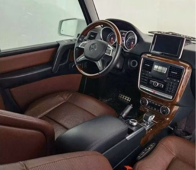 Подержанный Mercedes-Benz G-Class 500 II (W463) Рестайлинг 4, 4.0 л, 2016 в Дубае от Gulf Motors Белый цвет. GCC | AUTO.AE
