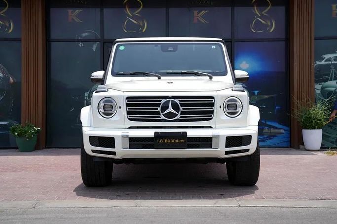 Used Mercedes-Benz G-Class 550 III (W463), 4.0 l, 2019 in Dubai by 8 Ba Motors, White color. Japanese Specs | AUTO.AE