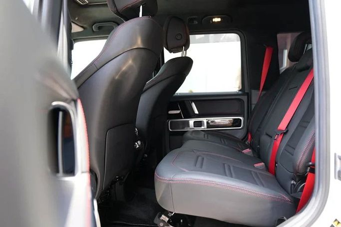 Used Mercedes-Benz G-Class 550 III (W463), 4.0 l, 2019 in Dubai by 8 Ba Motors, White color. Japanese Specs | AUTO.AE
