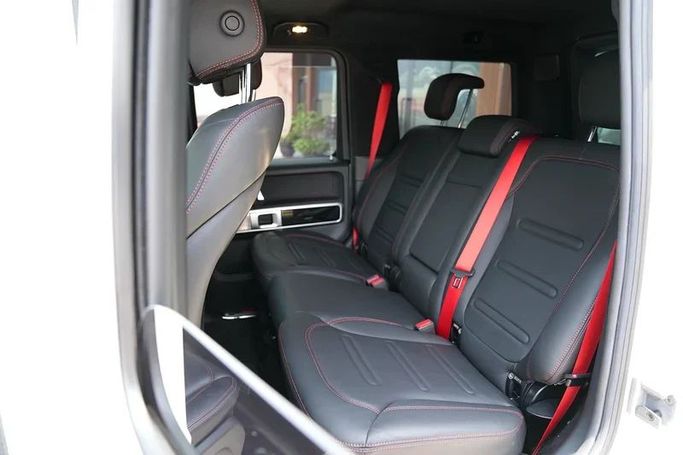 Used Mercedes-Benz G-Class 550 III (W463), 4.0 l, 2019 in Dubai by 8 Ba Motors, White color. Japanese Specs | AUTO.AE