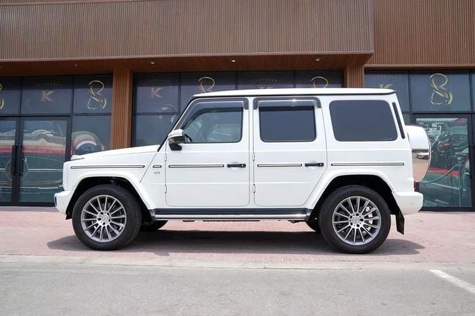 Used Mercedes-Benz G-Class 550 III (W463), 4.0 l, 2019 in Dubai by 8 Ba Motors, White color. Japanese Specs | AUTO.AE