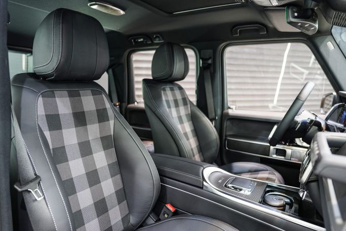 Новый Mercedes-Benz G-Class 500 III (W465) Рестайлинг, 3.0 л, 2025 в Дубае от Sanam Cars Бежевый цвет. GCC | AUTO.AE