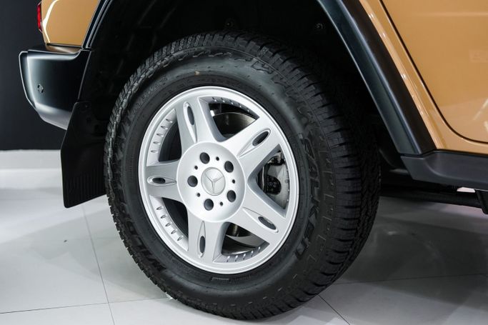 Новый Mercedes-Benz G-Class 500 III (W465) Рестайлинг, 3.0 л, 2025 в Дубае от Sanam Cars Бежевый цвет. GCC | AUTO.AE