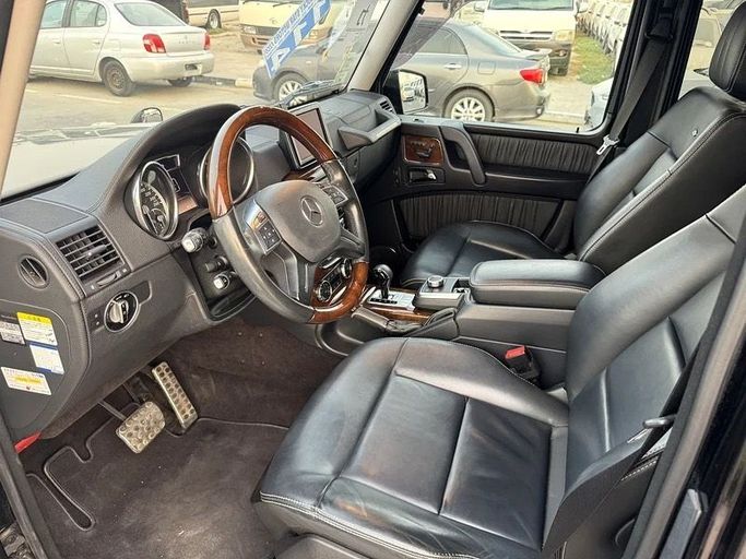 Подержанный Mercedes-Benz G-Class 550 II (W463) Рестайлинг 4, 4.0 л, 2015 в Дубае от Lucky Star Motors Черный цвет. Японская | AUTO.AE