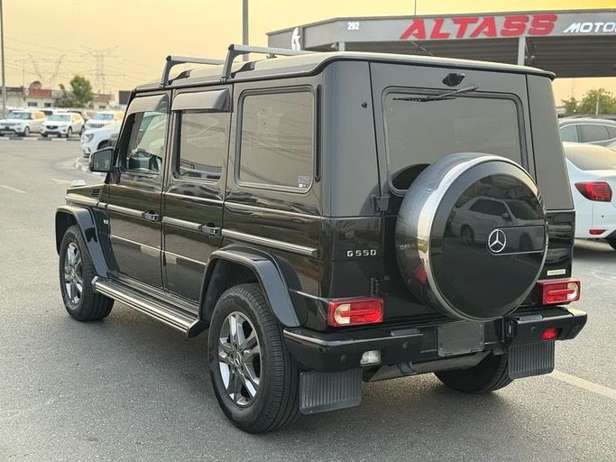 Подержанный Mercedes-Benz G-Class 550 II (W463) Рестайлинг 4, 4.0 л, 2015 в Дубае от Lucky Star Motors Черный цвет. Японская | AUTO.AE