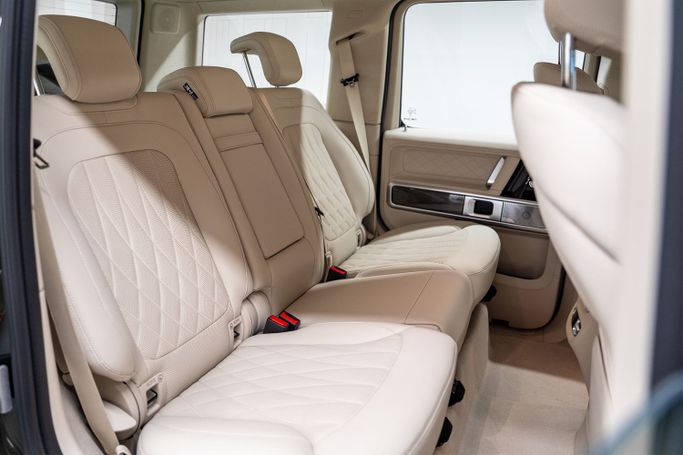 Новый Mercedes-Benz G-Class 500 III (W465) Рестайлинг, 3.0 л, 2025 в Дубае от PUPIL OF FATE MOTORS Зеленый цвет. GCC | AUTO.AE