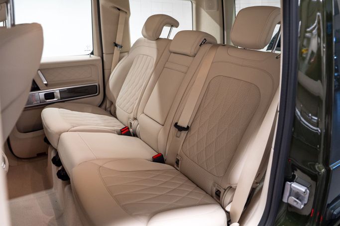 Новый Mercedes-Benz G-Class 500 III (W465) Рестайлинг, 3.0 л, 2025 в Дубае от PUPIL OF FATE MOTORS Зеленый цвет. GCC | AUTO.AE