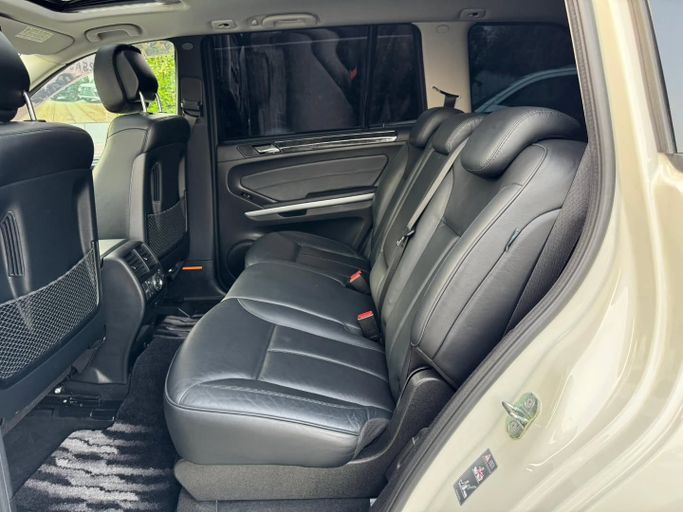 Used Mercedes-Benz GL-Class 550 I (X164) Facelift, 5.5 l, 2011 in Dubai by Saeed Auto, White color. Japanese Specs | AUTO.AE