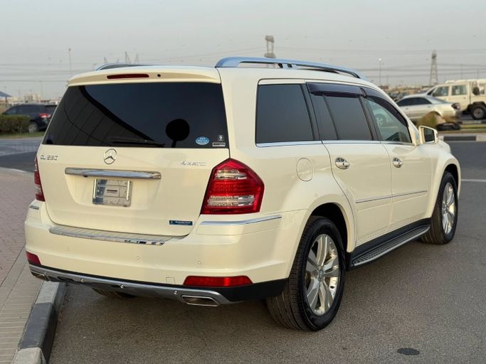 Used Mercedes-Benz GL-Class 550 I (X164) Facelift, 5.5 l, 2011 in Dubai by Saeed Auto, White color. Japanese Specs | AUTO.AE