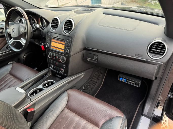 Подержанный Mercedes-Benz GL-Class 550 I (X164) Рестайлинг, 5.5 л, 2012 в Дубае от Saeed Auto Черный цвет. Японская | AUTO.AE