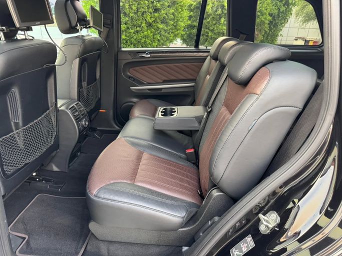 Подержанный Mercedes-Benz GL-Class 550 I (X164) Рестайлинг, 5.5 л, 2012 в Дубае от Saeed Auto Черный цвет. Японская | AUTO.AE