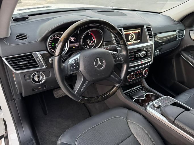 Подержанный Mercedes-Benz GL-Class 550 II (X166), 4.7 л, 2014 в Дубае от Saeed Auto Белый цвет. Японская | AUTO.AE