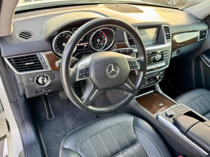 Подержанный Mercedes-Benz GL-Class 450 II (X166), 4.7 л, 2013 в Дубае от Saeed Auto Белый цвет. Японская | AUTO.AE