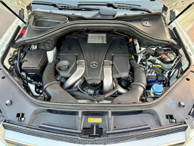 Подержанный Mercedes-Benz GL-Class 550 II (X166), 4.7 л, 2014 в Дубае от Saeed Auto Белый цвет. Японская | AUTO.AE