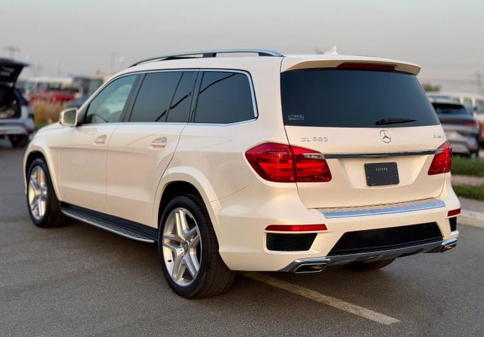 Подержанный Mercedes-Benz GL-Class 550 II (X166), 4.7 л, 2014 в Дубае от Saeed Auto Белый цвет. Японская | AUTO.AE