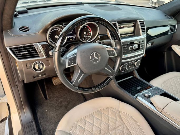 Подержанный Mercedes-Benz GL-Class 550 II (X166), 4.7 л, 2014 в Дубае от Saeed Auto Белый цвет. Японская | AUTO.AE
