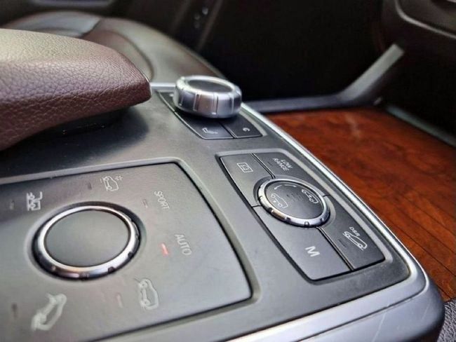 Used Mercedes-Benz GL-Class 500 II (X166), 4.7 l, 2013 in Dubai by Gulf Motors, Brown color. GCC Specs | AUTO.AE