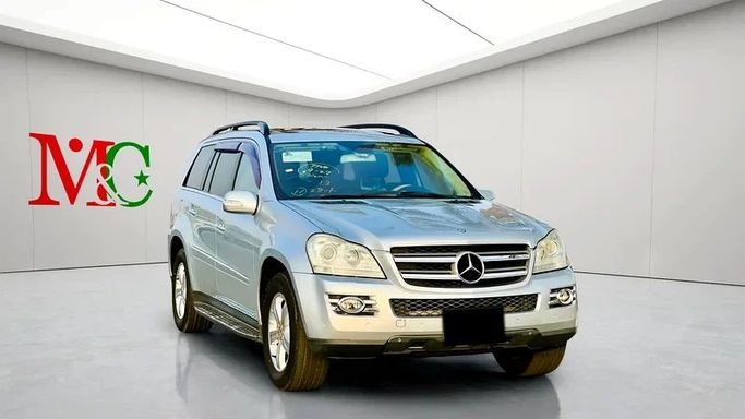 Подержанный Mercedes-Benz GL-Class 550 I (X164), 5.5 л, 2007 в Дубае от Mirza Automobile FZE Серебристый цвет. Японская | AUTO.AE