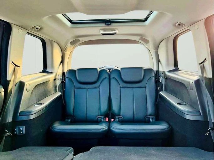 Подержанный Mercedes-Benz GL-Class 550 I (X164), 5.5 л, 2007 в Дубае от Mirza Automobile FZE Серебристый цвет. Японская | AUTO.AE