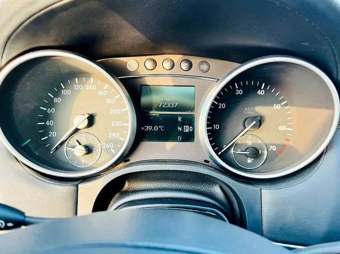 Подержанный Mercedes-Benz GL-Class 550 I (X164), 5.5 л, 2007 в Дубае от Mirza Automobile FZE Серебристый цвет. Японская | AUTO.AE