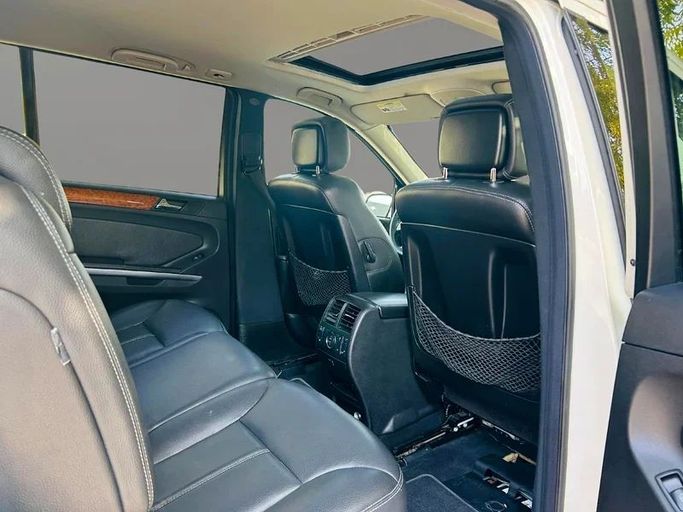 Подержанный Mercedes-Benz GL-Class 450 I (X164), 4.7 л, 2008 в Дубае от Mirza Automobile FZE Белый цвет. Японская | AUTO.AE