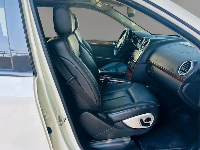 Подержанный Mercedes-Benz GL-Class 450 I (X164), 4.7 л, 2008 в Дубае от Mirza Automobile FZE Белый цвет. Японская | AUTO.AE