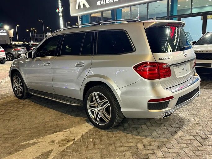 Подержанный Mercedes-Benz GL-Class 500 II (X166), 4.7 л, 2016 в Дубае от F1 Motors Серебристый цвет. GCC | AUTO.AE