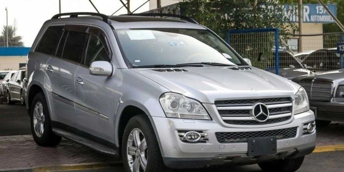 Подержанный Mercedes-Benz GL-Class 550 I (X164), 5.5 л, 2007 в Дубае от HONEY Motors FZCO Серебристый цвет. Японская | AUTO.AE