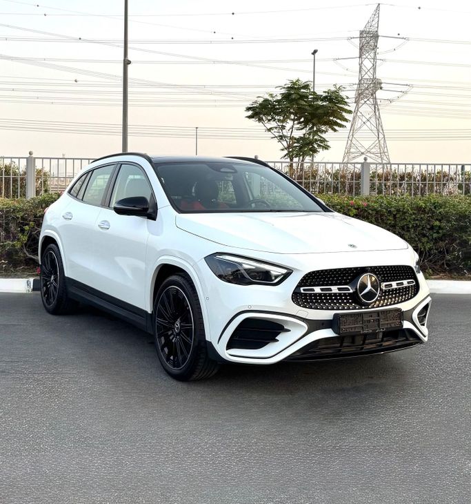 Подержанный Mercedes-Benz GLA 200 II (H247) Рестайлинг, 1.3 л, 2024 в Дубае от Levant Auto Trading Белый цвет. GCC | AUTO.AE