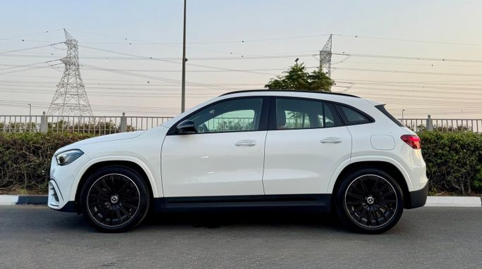 Подержанный Mercedes-Benz GLA 200 II (H247) Рестайлинг, 1.3 л, 2024 в Дубае от Levant Auto Trading Белый цвет. GCC | AUTO.AE