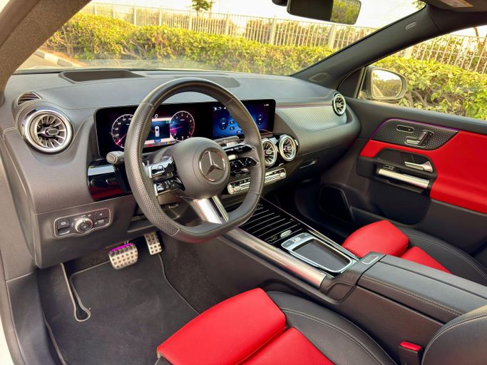 Подержанный Mercedes-Benz GLA 200 II (H247) Рестайлинг, 1.3 л, 2024 в Дубае от Levant Auto Trading Белый цвет. GCC | AUTO.AE