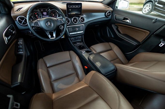 Used Mercedes-Benz GLA 250 I (X156) Facelift, 2.0 l, 2018 in Dubai by Linda Cars, White color. GCC Specs | AUTO.AE