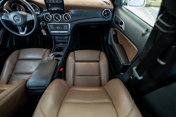 Used Mercedes-Benz GLA 250 I (X156) Facelift, 2.0 l, 2018 in Dubai by Linda Cars, White color. GCC Specs | AUTO.AE