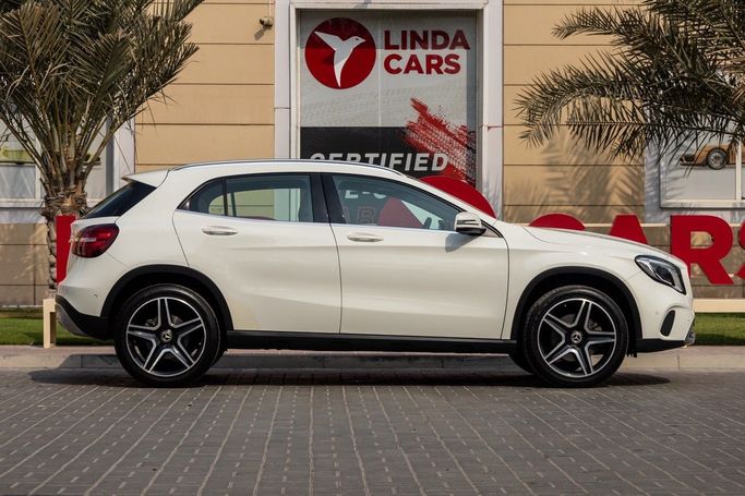 Used Mercedes-Benz GLA 250 I (X156) Facelift, 2.0 l, 2018 in Dubai by Linda Cars, White color. GCC Specs | AUTO.AE