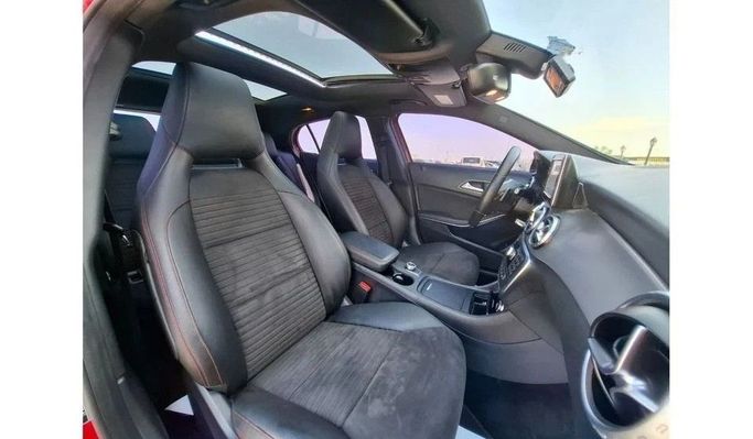 Подержанный Mercedes-Benz GLA 200 I (X156), 2.1 л, 2015 в Дубае от Barkat Alrahmen Motors Красный цвет. Корейская | AUTO.AE