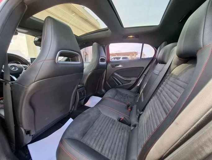 Подержанный Mercedes-Benz GLA 200 I (X156), 2.1 л, 2015 в Дубае от Barkat Alrahmen Motors Красный цвет. Корейская | AUTO.AE