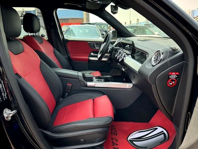 Подержанный Mercedes-Benz GLB AMG 35 AMG I (X247), 2.0 л, 2022 в Дубае от Nice Cars Motos Черный цвет. Other | AUTO.AE