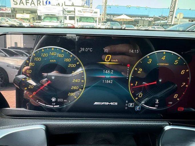 Подержанный Mercedes-Benz GLB AMG 35 AMG I (X247), 2.0 л, 2022 в Дубае от Nice Cars Motos Черный цвет. Other | AUTO.AE