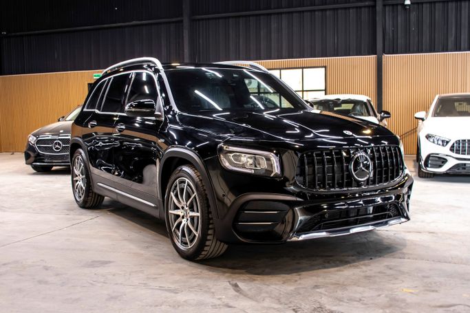 Подержанный Mercedes-Benz GLB AMG 35 AMG I (X247), 2.0 л, 2023 в ОАЭ, Дубай от VERONA MOTORS Черный цвет. Японская | AUTO.AE | Объявление #274213