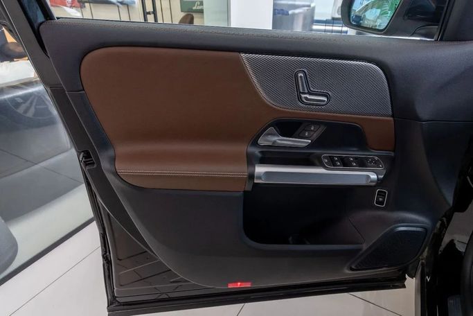 Новый Mercedes-Benz GLB 200 I (X247) Рестайлинг, 1.3 л, 2025 в Дубае от Laith Alobaidi Motors Черный цвет. Китайская | AUTO.AE