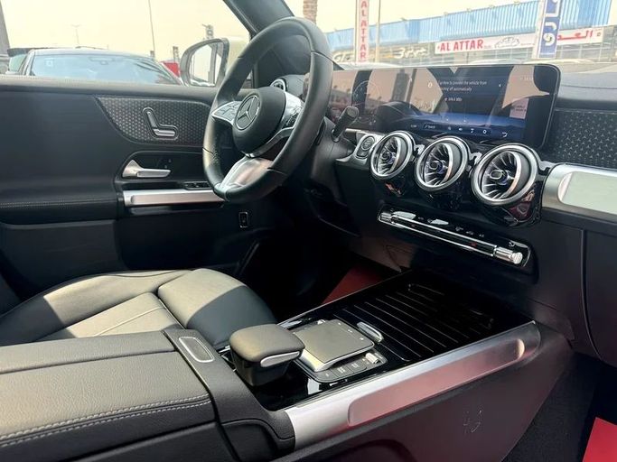 Подержанный Mercedes-Benz GLB 220 I (X247) Рестайлинг, 2.0 л, 2024 в Дубае от Nice Cars Motos Белый цвет. Other | AUTO.AE