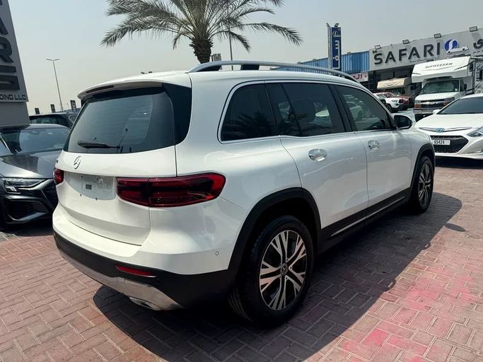 Подержанный Mercedes-Benz GLB 220 I (X247) Рестайлинг, 2.0 л, 2024 в Дубае от Nice Cars Motos Белый цвет. Other | AUTO.AE