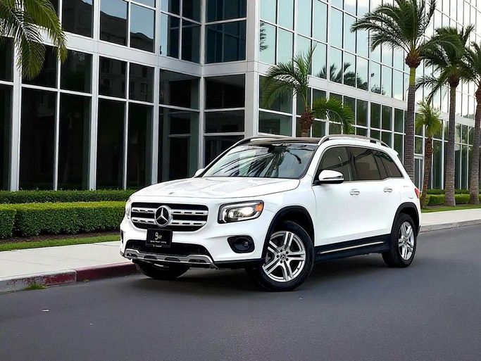 مستعملة Mercedes-Benz GLB 250 I (X247), 2.0 l, 2023 في في دبي من INFINITY DRIVE، اللون أبيض. المواصفات الأمريكية | AUTO.AE
