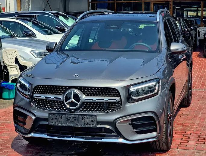 جديدة Mercedes-Benz GLB 200 I (X247) فيس ليفت I (X247), 1.3 l, 2025 في في دبي من Auto Gallery DXB، اللون فضي. مواصفات الخليج | AUTO.AE | إعلان #259763