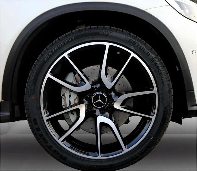 Подержанный Mercedes-Benz GLC Coupe AMG 43 AMG I (C253), 3.0 л, 2017 в Дубае от Mohammad Alkarak Motors Белый цвет. GCC | AUTO.AE
