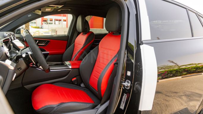 Подержанный Mercedes-Benz GLC Coupe AMG 43 AMG II (C254), 2.0 л, 2025 в Дубае от Milele Черный цвет. Other | AUTO.AE