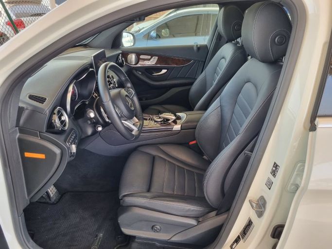 Подержанный Mercedes-Benz GLC Coupe 350 I (C253), 2.0 л, 2018 в Дубае от Saeed Auto Белый цвет. Японская | AUTO.AE